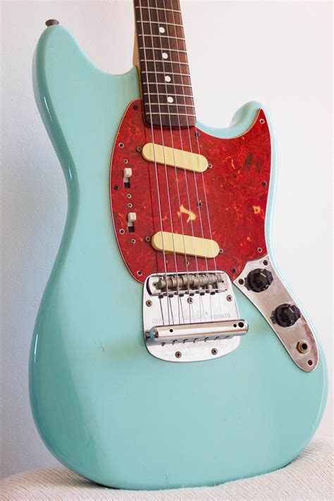 fender mij mustang 1960s.